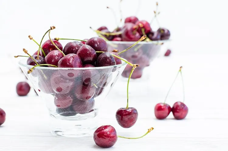Fresh cherries rich in polyphenols — combining dietary Akkermansia-boosting foods with supplementation produces the best outcomes